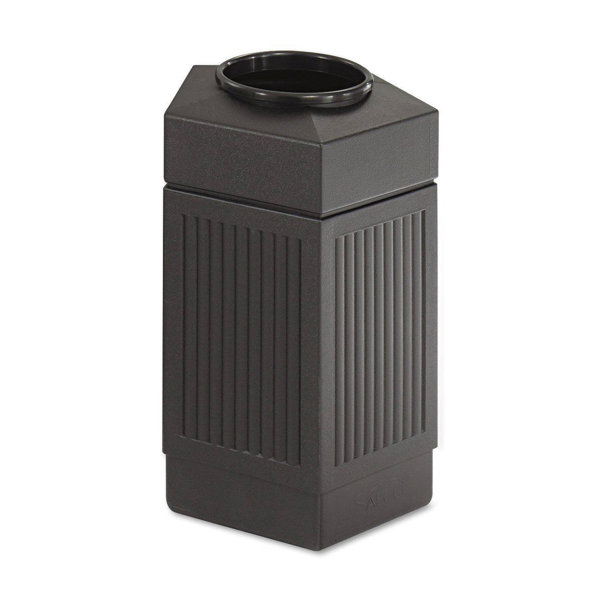 Black 30.1 gal Outdoor Trash Can H591