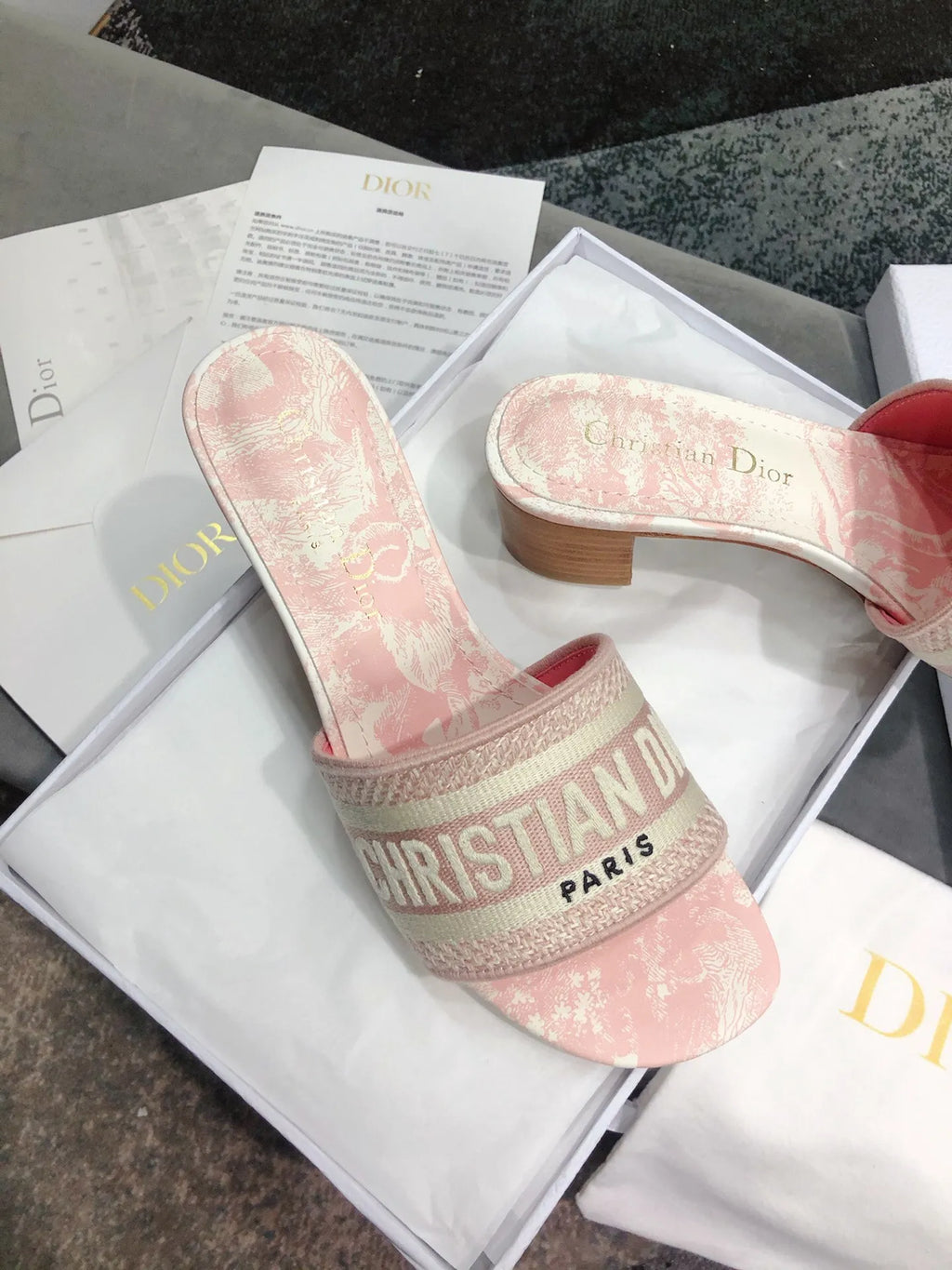 Women Slippers Q16479