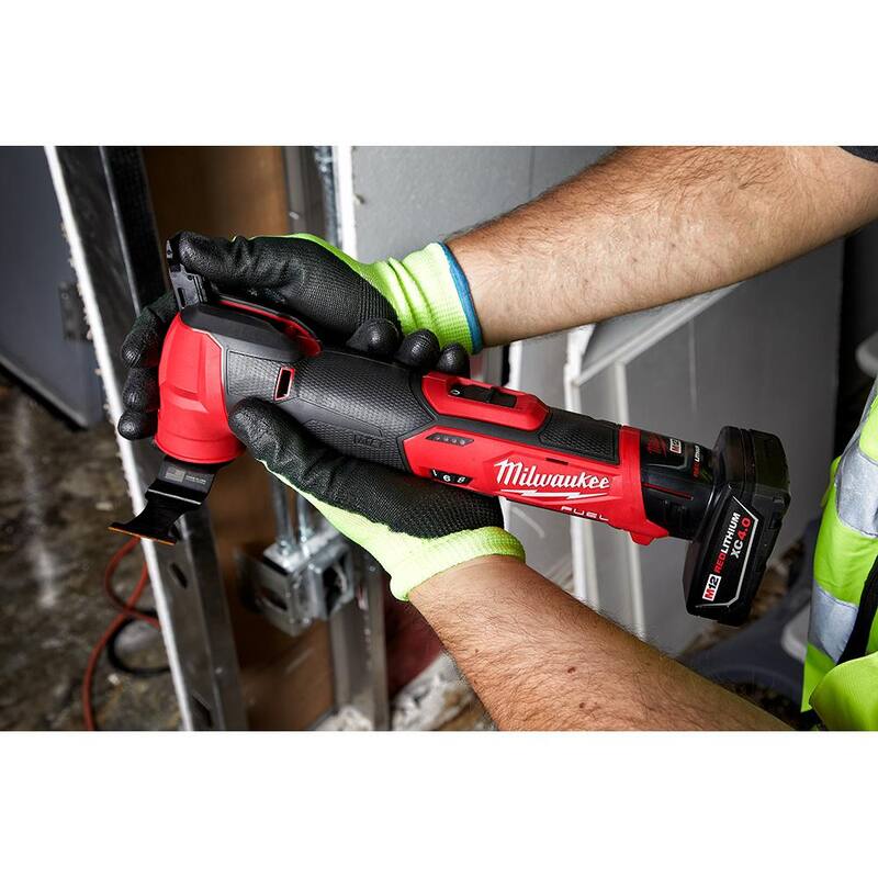 Oscillating Multi Tool Kit with Battery, Charger, Bag and Carbide Blades M122979