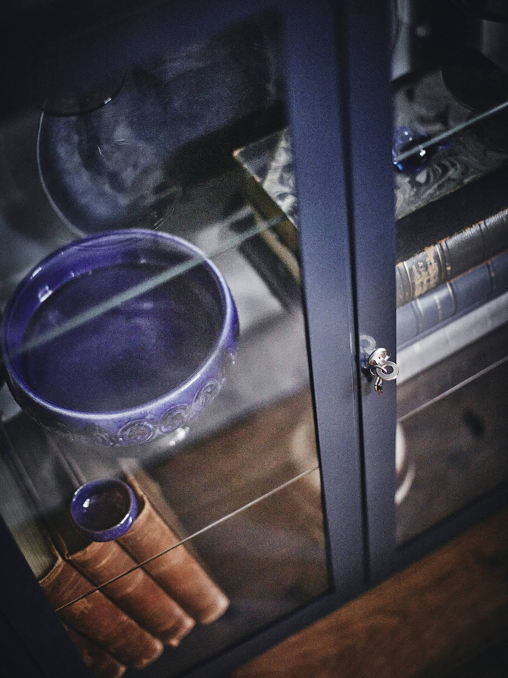 Glass-Door Cabinet V390