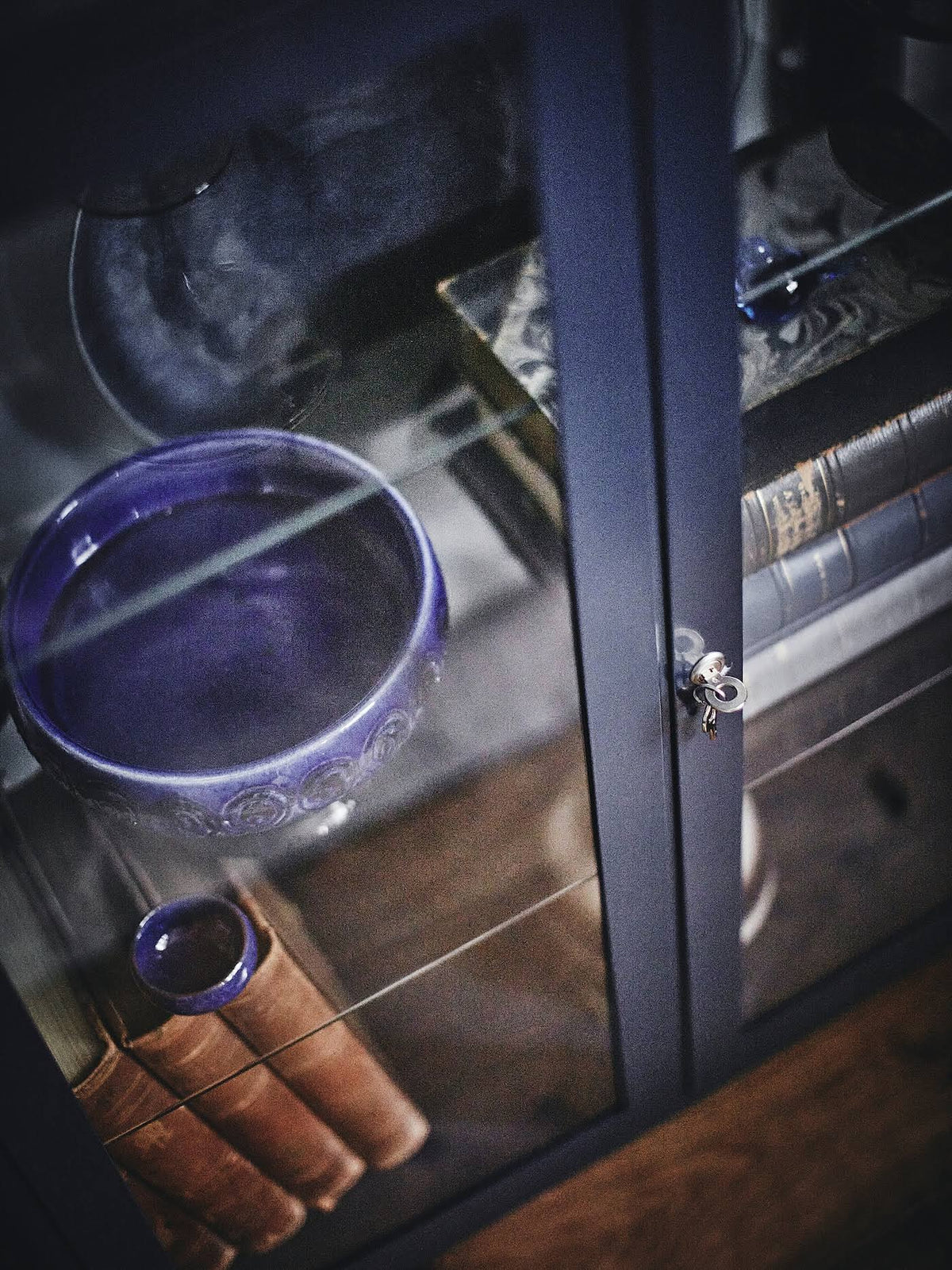 Glass-Door Cabinet V390