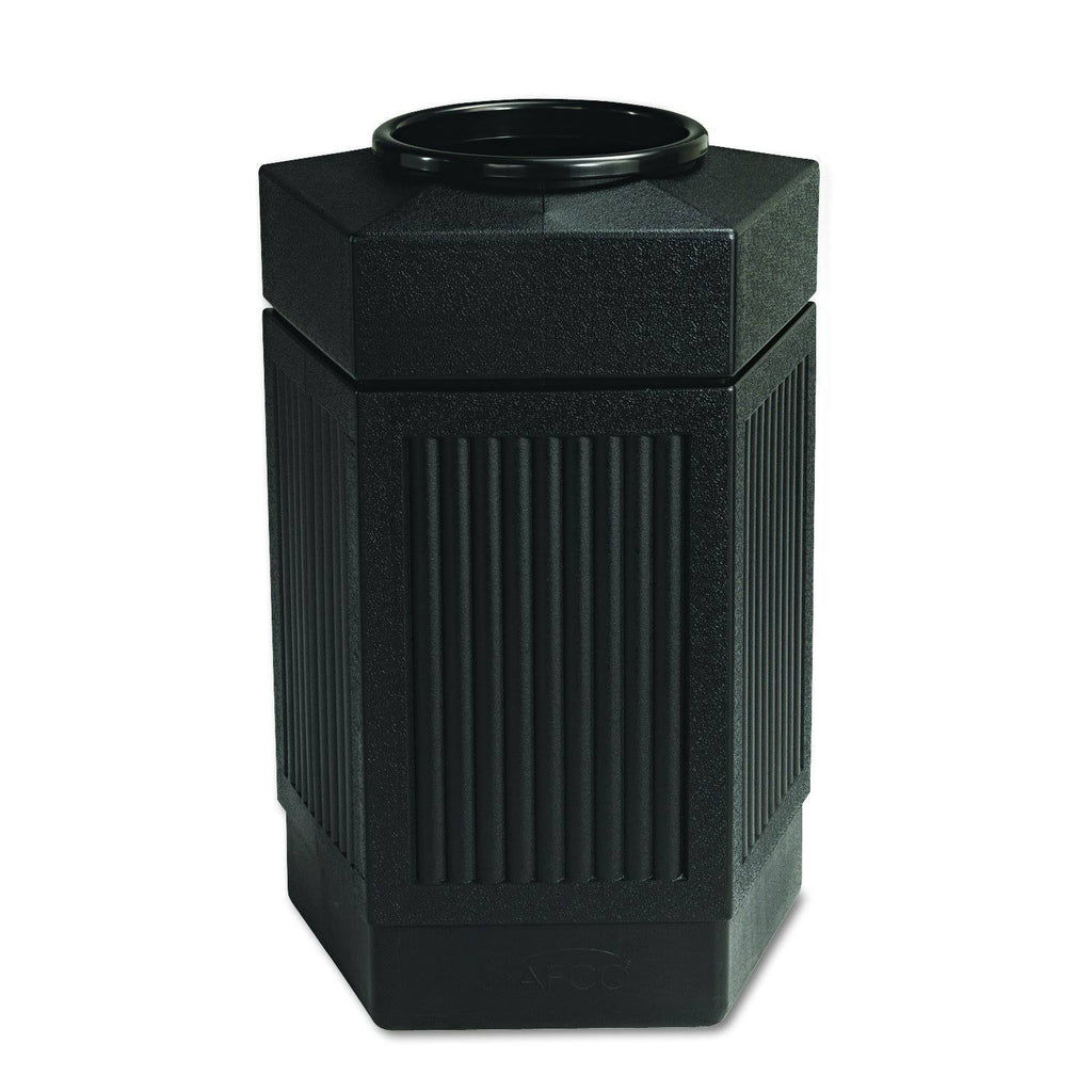 Black 30.1 gal Outdoor Trash Can H591