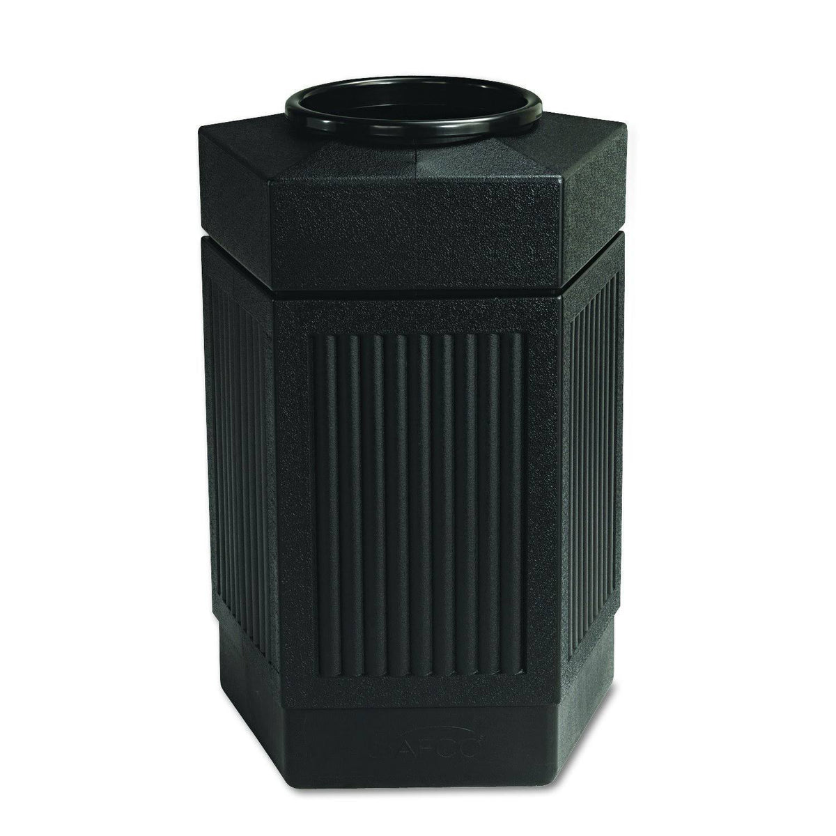 Black 30.1 gal Outdoor Trash Can H591