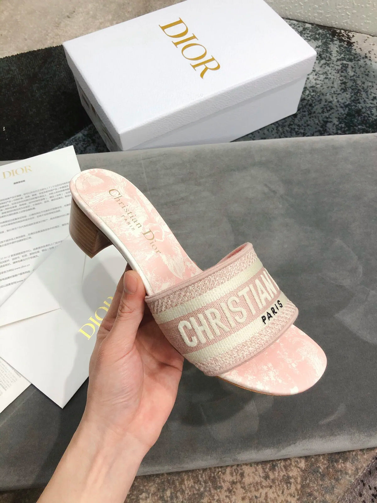 Women Slippers Q16479