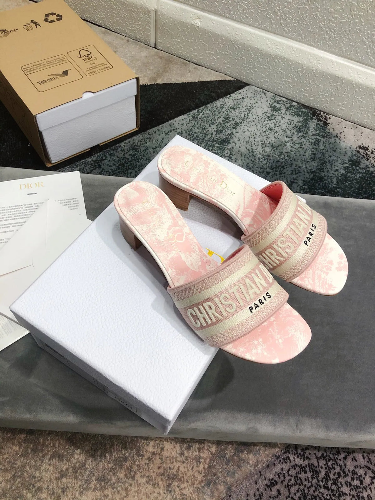 Women Slippers Q16479