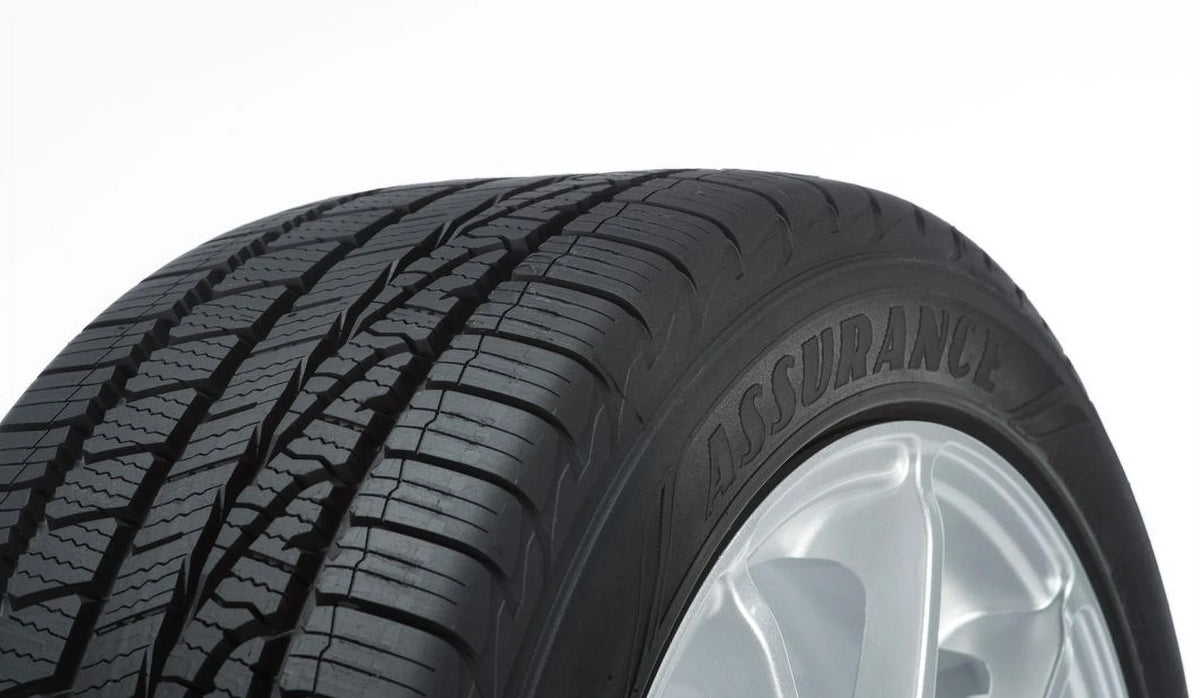 215/55R17 94V All-Season Tire J337